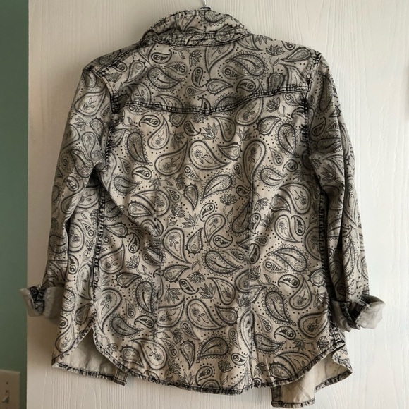 H&M Button-Up - Picture 4 of 5